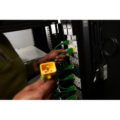 APC NetShelter Rack PDU Advanced, Contrôlé Mesuré par Prise, 3PH, 22,1kW 400V 32A ou 17,3kW 415V 30A, 48 Prises, CEI309