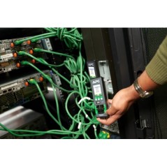 APC NetShelter Rack PDU Advanced, Contrôlé Mesuré par Prise, 3PH, 22,1kW 400V 32A ou 17,3kW 415V 30A, 48 Prises, CEI309