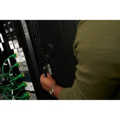 APC NetShelter Rack PDU Advanced - Hub pour capteur - Professionnels
