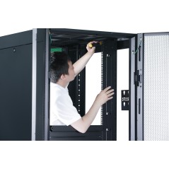 APC EASY RACK 600MM 42U 800MM WITH ROOF SIDE PANEL CASTORS FEET AND 4 BRACKETS NO BOTTOM BLACK Rack autonome Noir