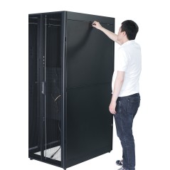 APC EASY RACK 600MM 42U 800MM WITH ROOF SIDE PANEL CASTORS FEET AND 4 BRACKETS NO BOTTOM BLACK Rack autonome Noir