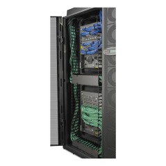 APC Gestionnaire de câbles vertical pour armoires réseau NetShelter SX (Qté 4)