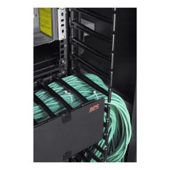 APC Gestionnaire de câbles vertical pour armoires réseau NetShelter SX (Qté 4)