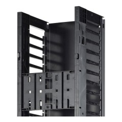 APC Gestionnaire de câbles vertical Valueline pour racks à 2 et 4 montants, 84" (H) x 12" (l), deux côtés avec portes